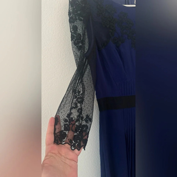 Karen Millen 100% Silk Fit n Flare Dress Deep Blue Black Lace Sleeves Size 8 ASO - Picture 2 of 11